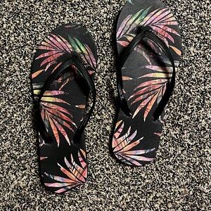 Shade & Shore Flip Flops